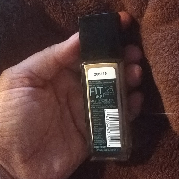 Fit Me® Matte + Poreless Foundation 120 classic Iv - Picture 6 of 8